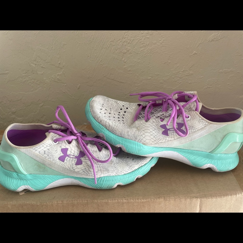 UA girls Speedform shoe